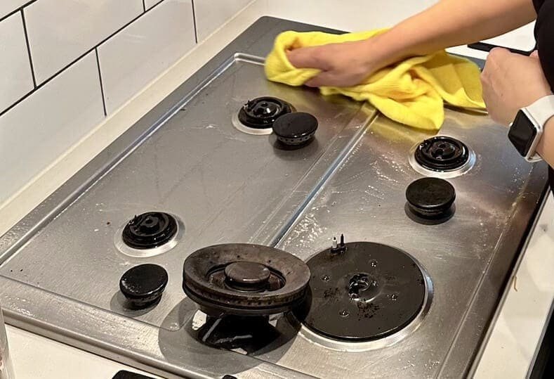 Professionally cleaned cooktop by Sam's Oven & BBQ Cleaning, Gold Coast